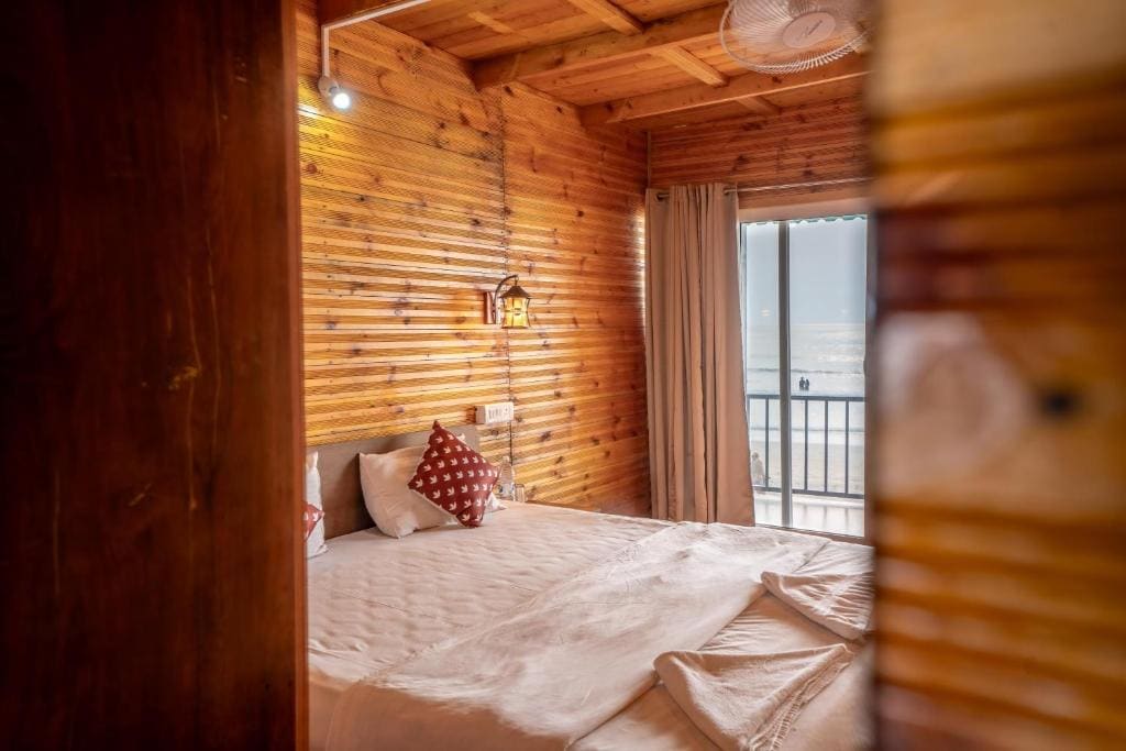 Deluxe Double Room with Sea View room - Image 1