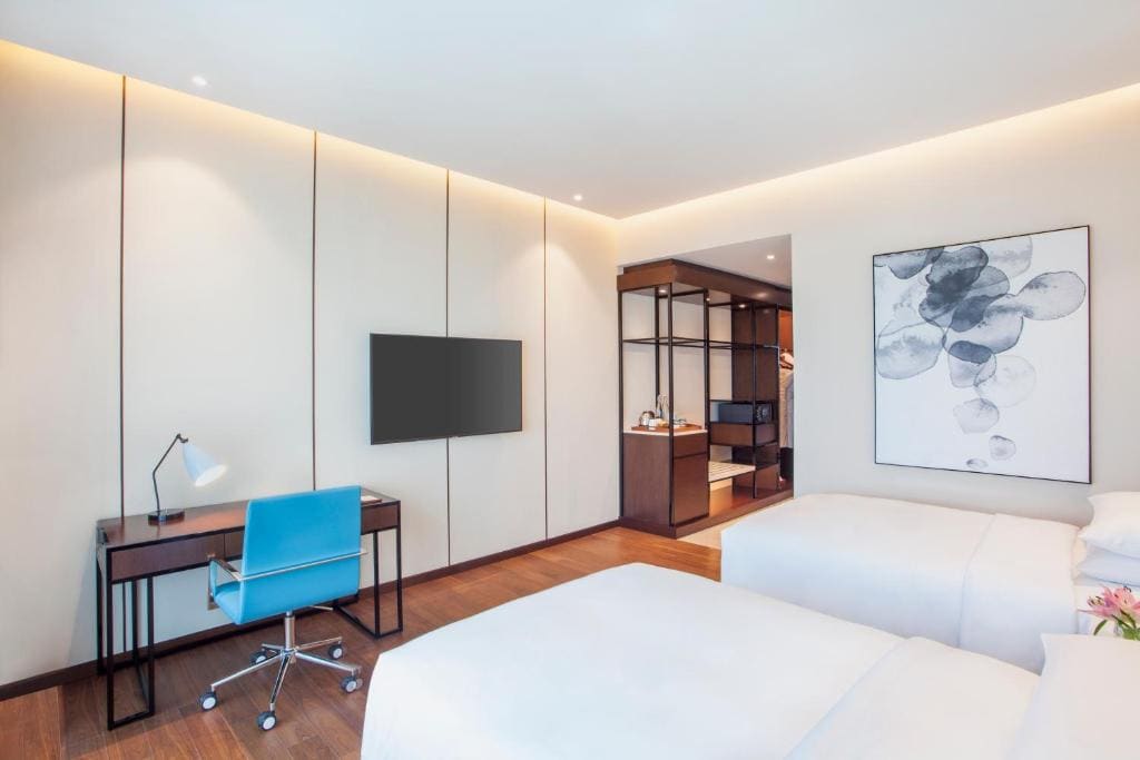 Twin Room with Pool View room - Image 1