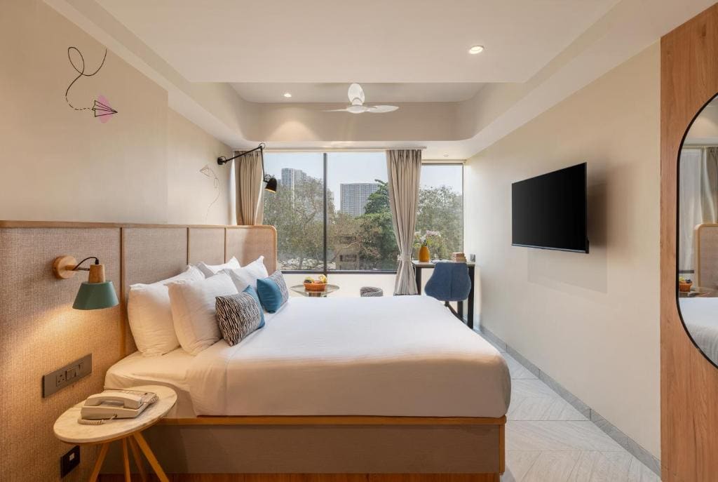 Urban Corner Room room - Image 3