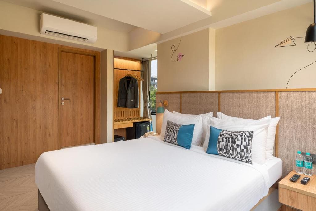 Urban Corner Room room - Image 1