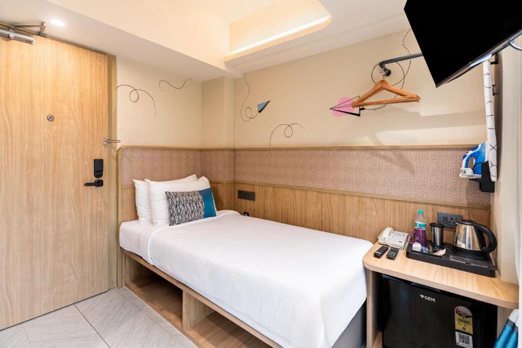 Cozy Room Single Bed room - Image 1