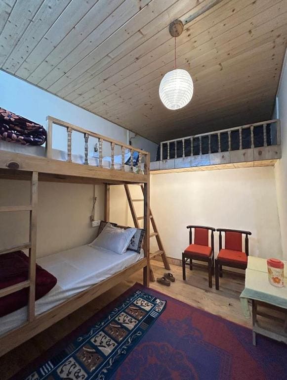 Mixed Dormitory Room room - Image 3