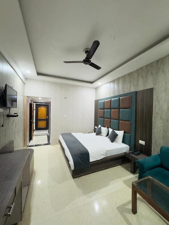 Family Room with Private Bathroom room - Image 1