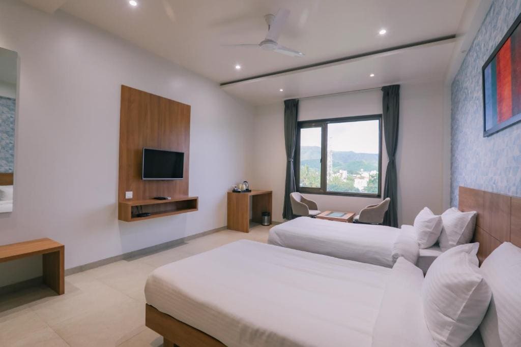 Deluxe Room room - Image 2
