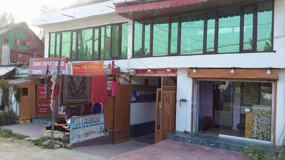 Deluxe Double Room with Bath room - Image 2