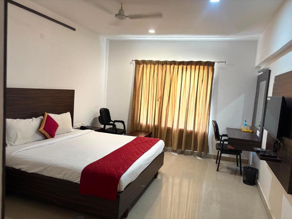 Double Room with Lake View room - Image 1