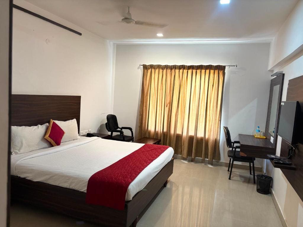 Double Room with Lake View room - Image 2