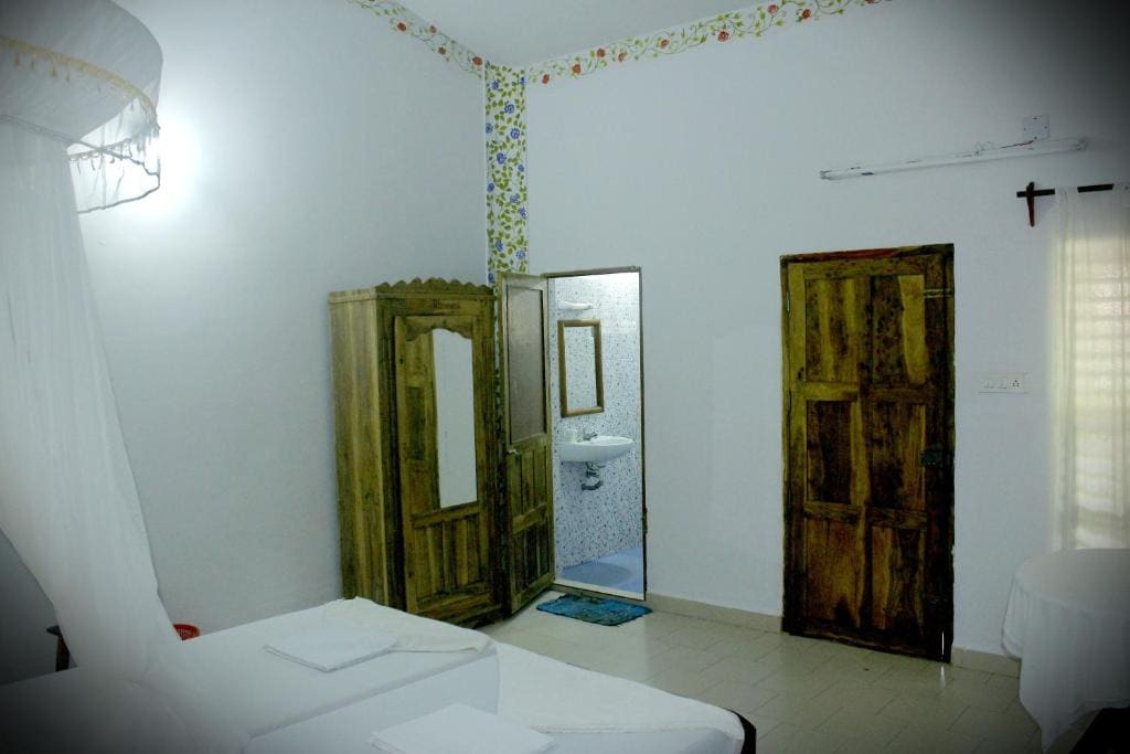 Cottage With Fan room - Image 2
