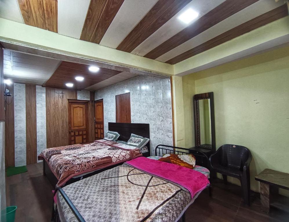 Family Room with Balcony room - Image 3
