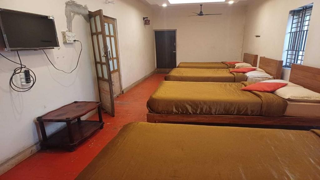 8-Bed Mixed Dormitory Room room - Image 3
