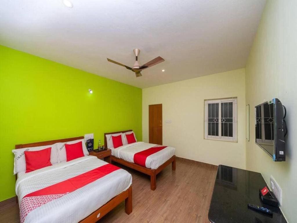 Family Room room - Image 3