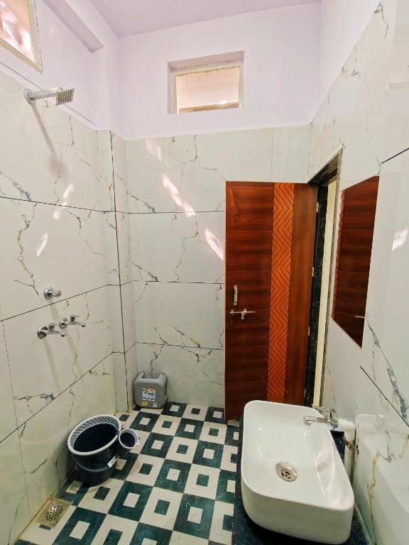 Deluxe Double Room with Balcony room - Image 3