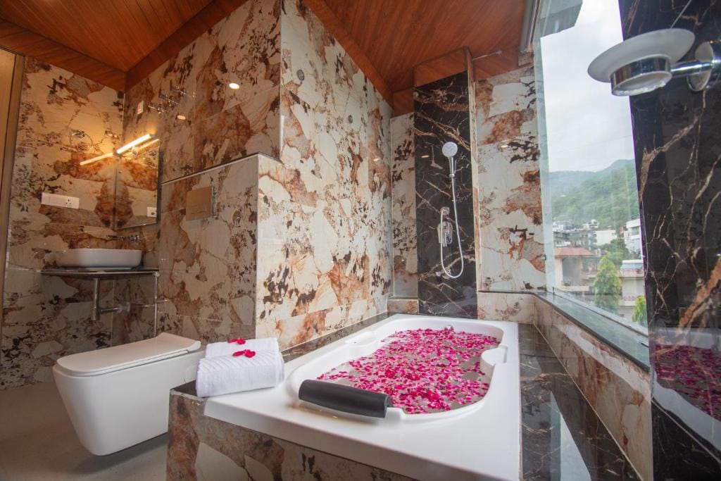 Suite with Balcony room - Image 3
