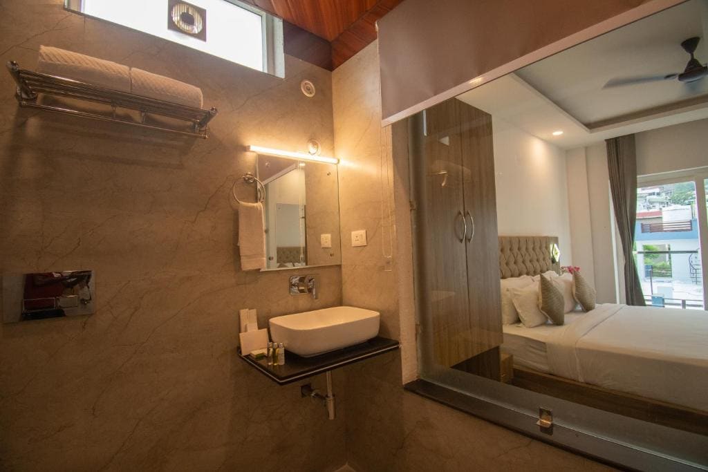 Deluxe Room room - Image 3