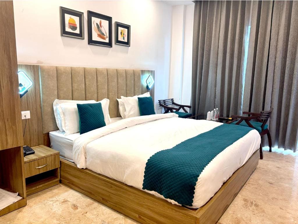 Deluxe Room room - Image 2