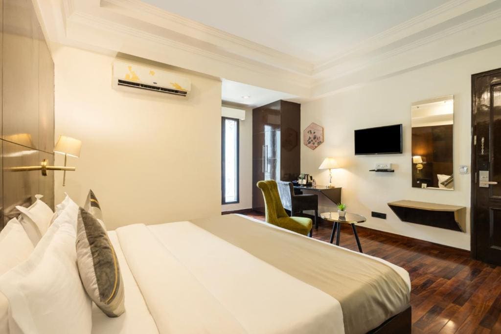 Deluxe Double Room with Balcony room - Image 1