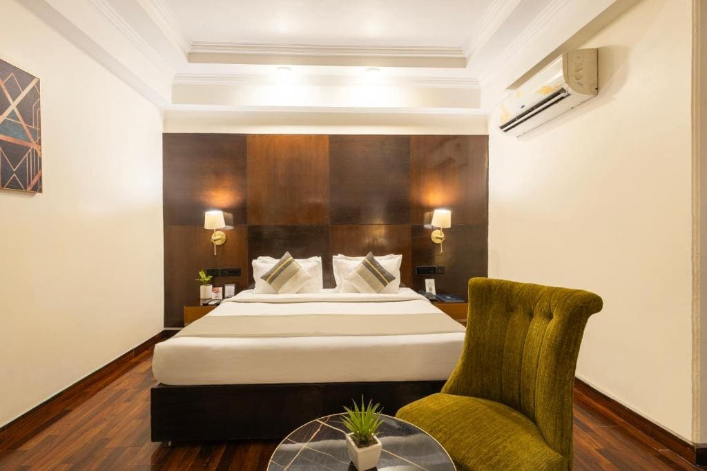 Deluxe Double Room with Balcony room - Image 2