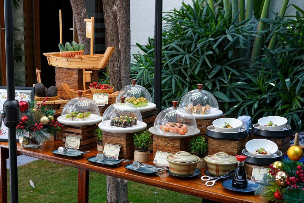 Corner King Suite with Golf View – Club Lounge Access with complimentary evening local tea experience room - Image 1