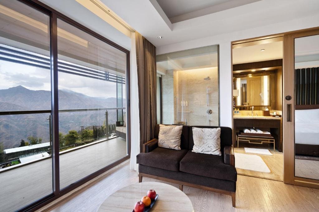 1 King Bed, Studio Suite - Enjoy INR 1,000 Signature Resort Credit per stay room - Image 2