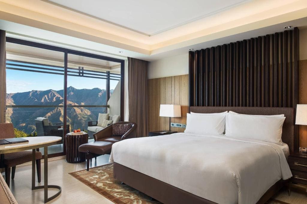 1 King Bed, Valley View, Guest Room - Enjoy INR 1,000 Signature Resort Credit per stay room - Image 1