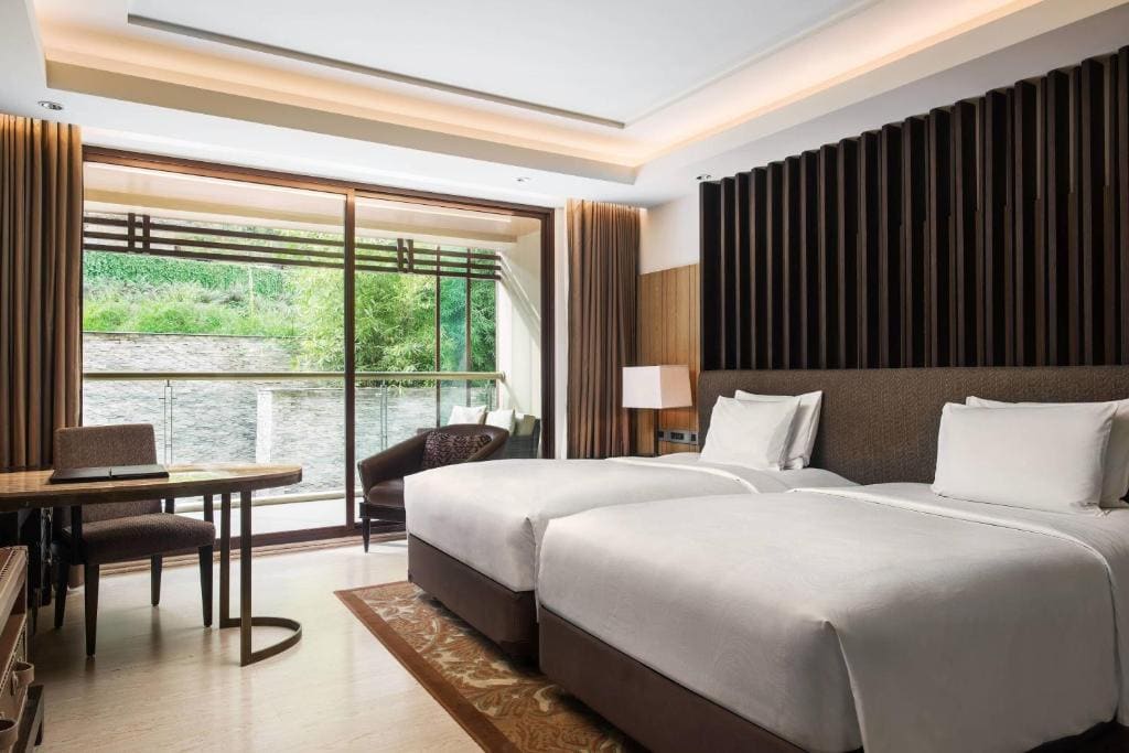 Deluxe Twin Balcony Room with Bathtub - Enjoy INR 1,000 Signature Resort Credit per stay room - Image 1