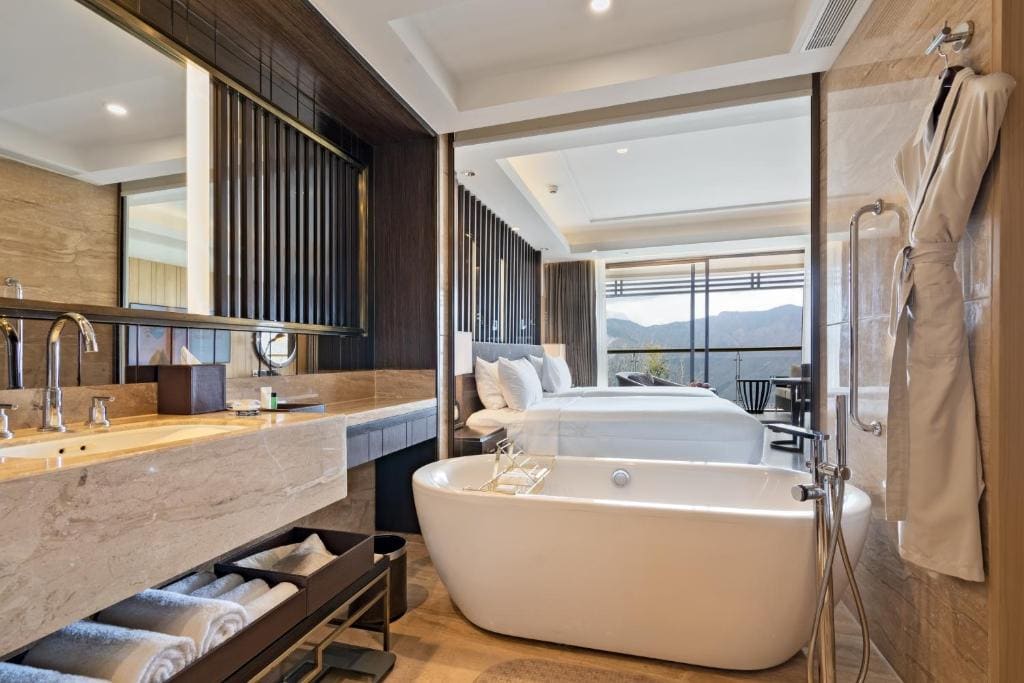 Scenic Valley View Twin Balcony Room with Bathtub - Enjoy INR 1,000 Signature Resort Credit per stay room - Image 2