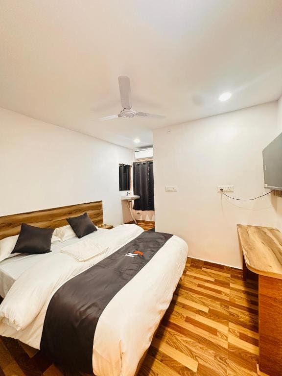 Deluxe Queen Room room - Image 1