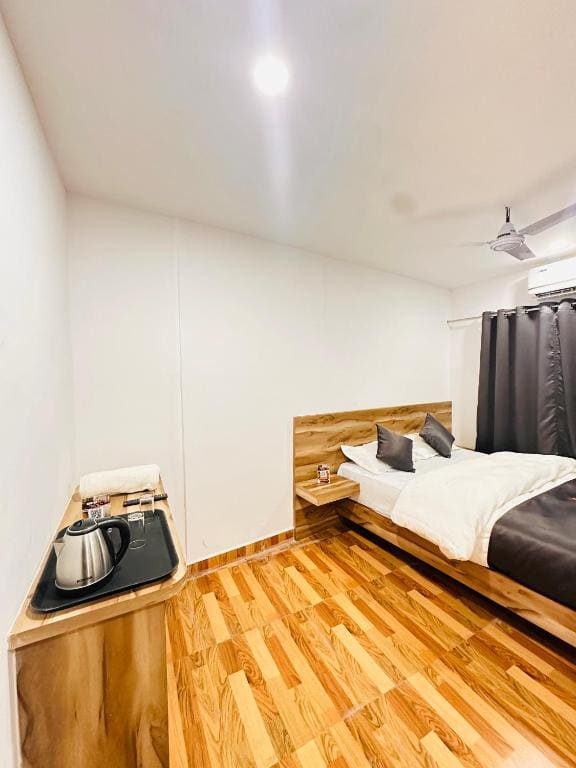 Deluxe Queen Room room - Image 2