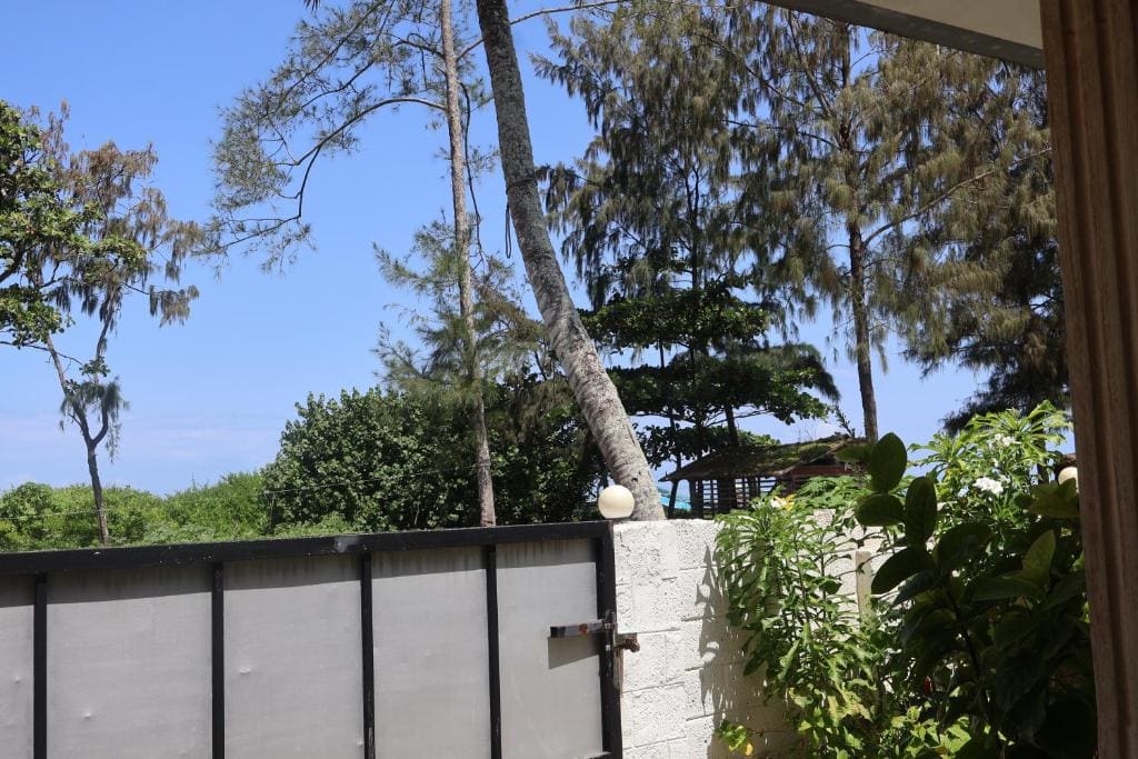 Deluxe Bungalow with Sea View room - Image 2