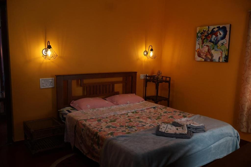 Deluxe Double Room with Side Sea View room - Image 3