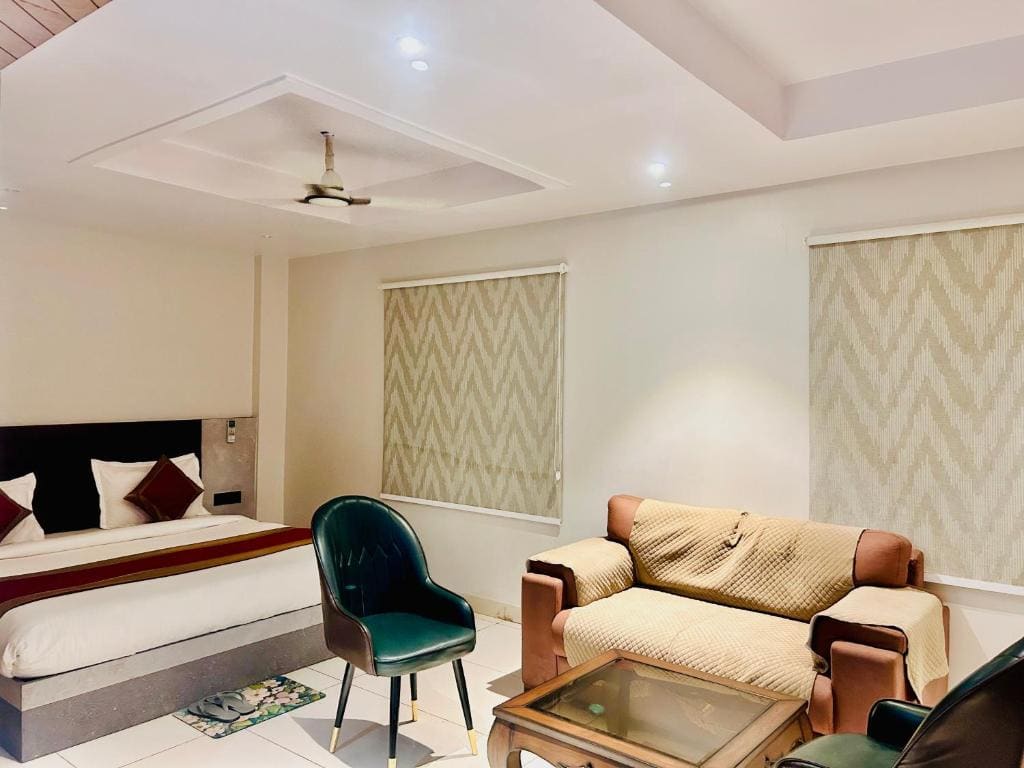 Deluxe Suite room - Image 3