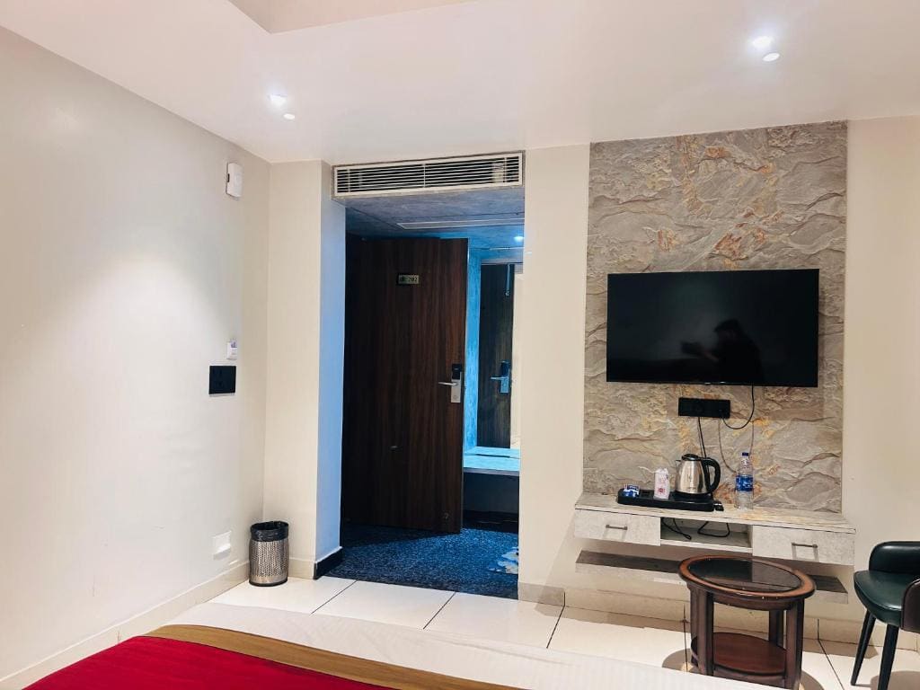 Deluxe Room room - Image 3