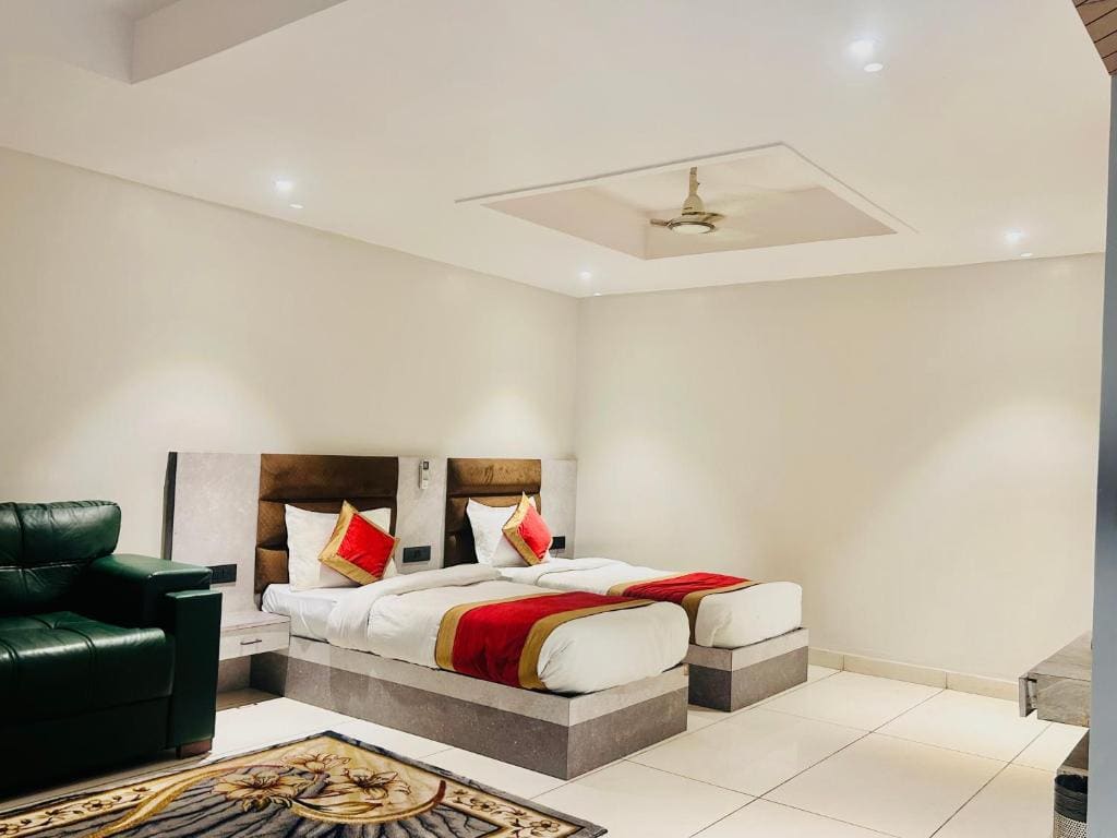 Superior King Room room - Image 2