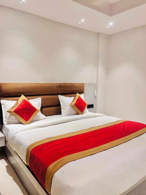 Deluxe Room room - Image 2