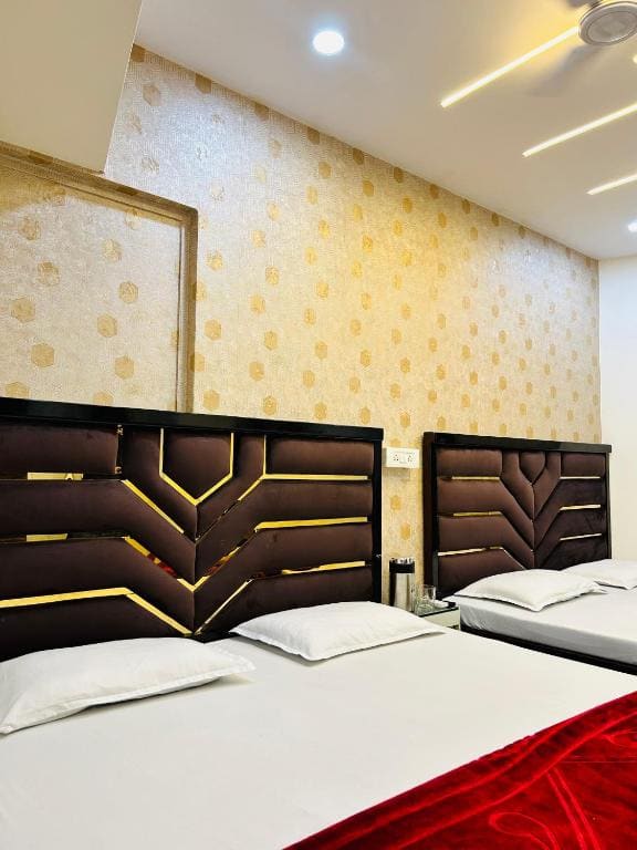 Deluxe Family Room room - Image 2