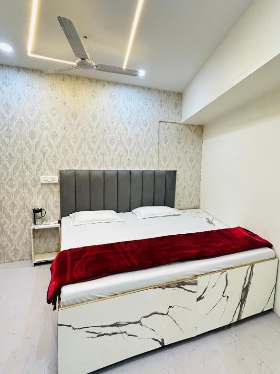 Deluxe Room room - Image 2
