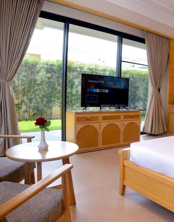 Deluxe Double Room with Balcony room - Image 2