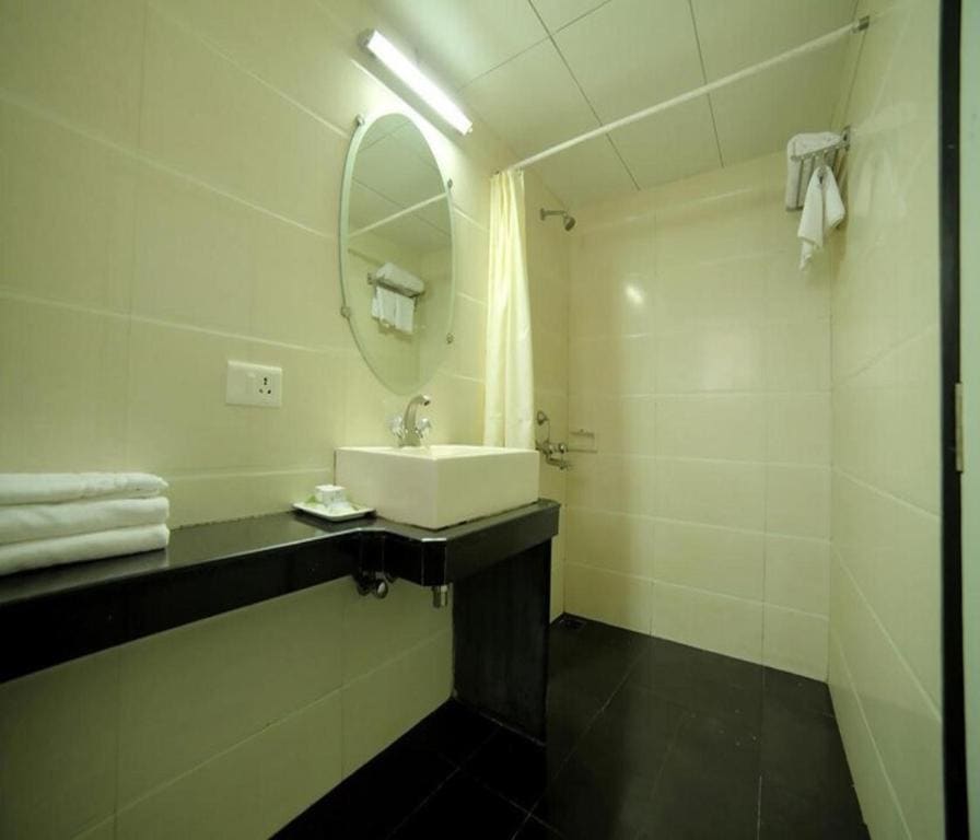 Deluxe Room room - Image 3