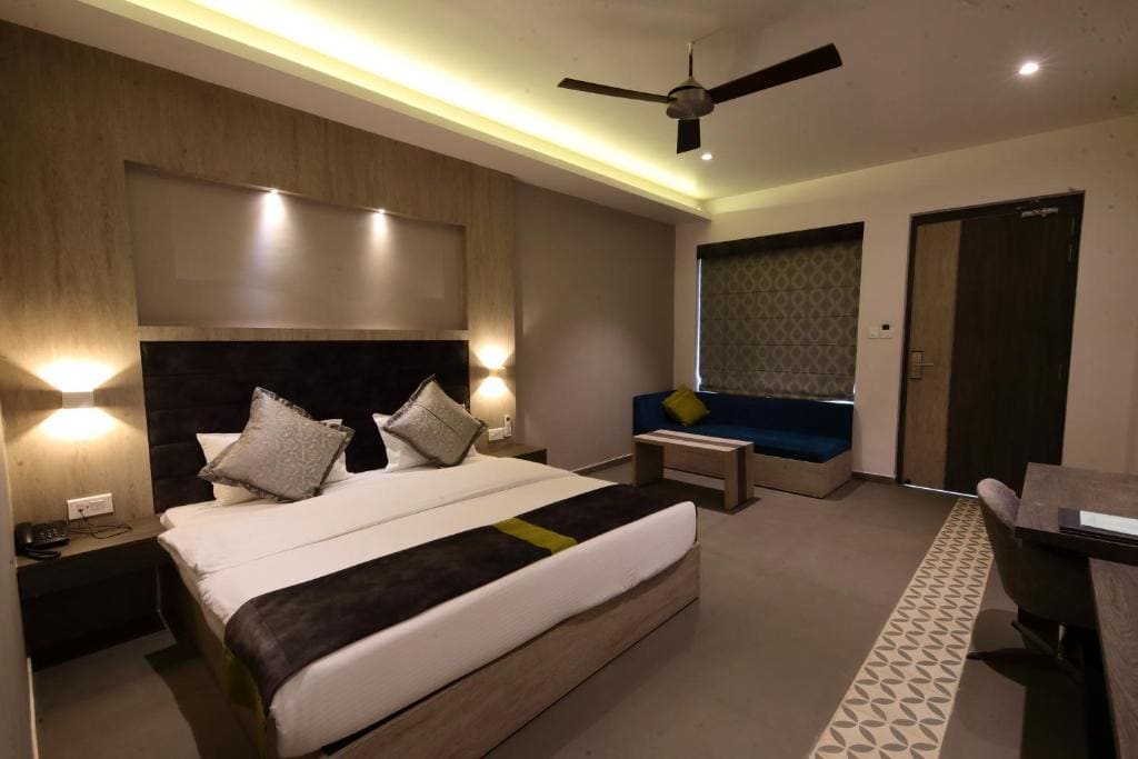 Double Room with Garden View room - Image 3