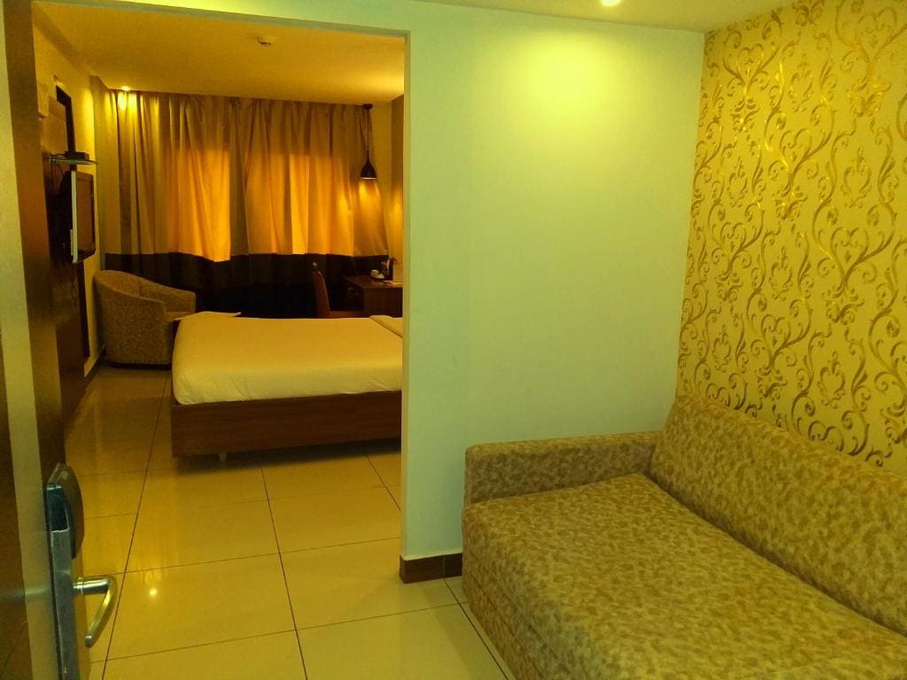 Deluxe Suite room - Image 2