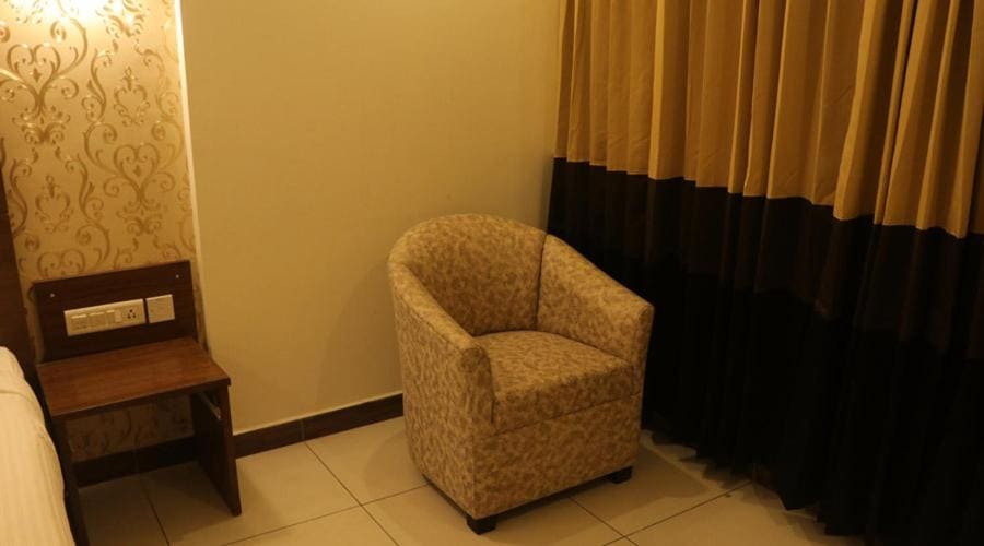 Deluxe Suite room - Image 3