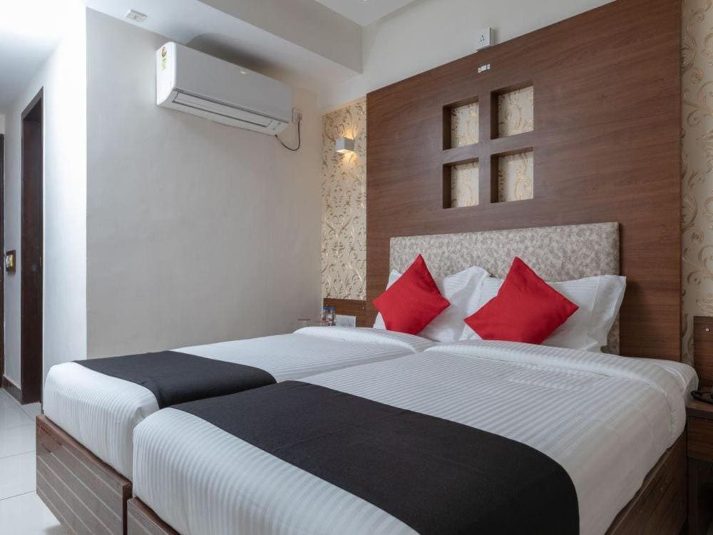 Superior Double or Twin Room with City View room - Image 2