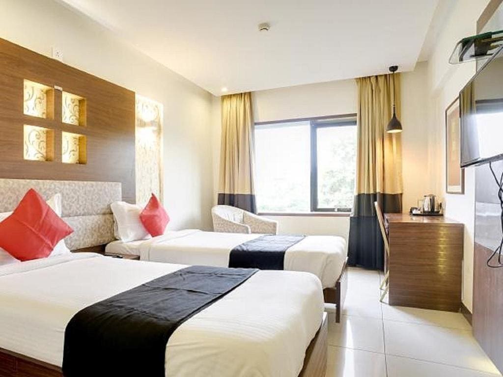 Superior Double or Twin Room with City View room - Image 3