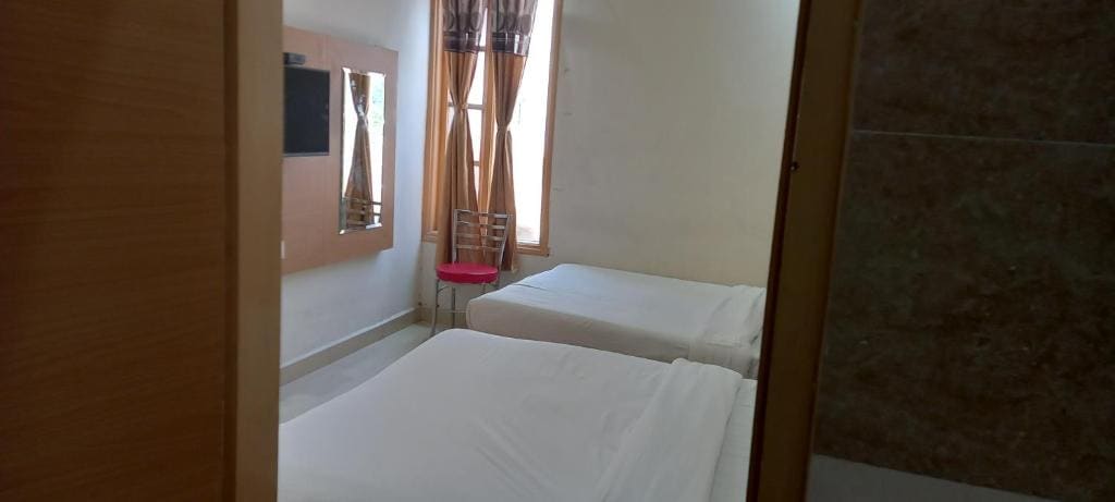 Deluxe Family Room room - Image 2