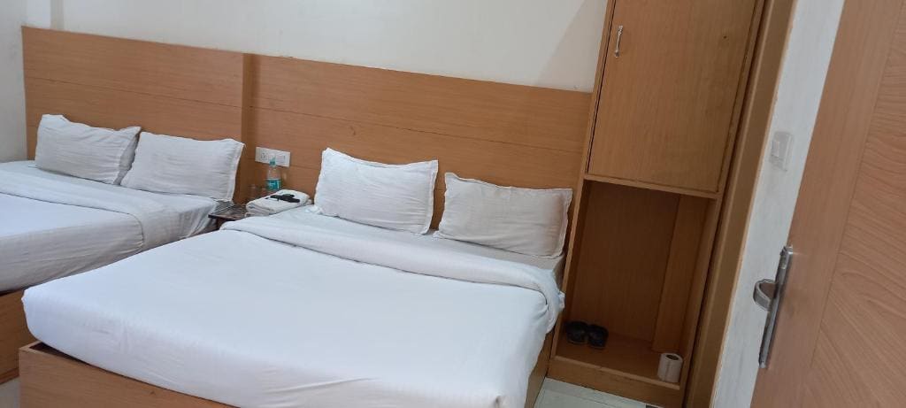 Deluxe Family Room room - Image 3