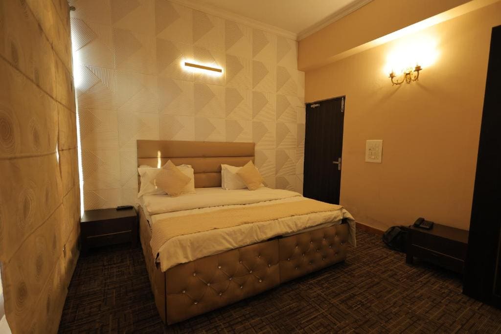 Deluxe Room room - Image 2