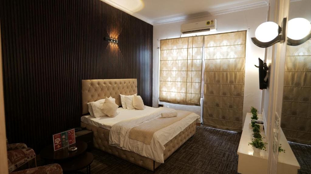 Double Room with Balcony room - Image 1