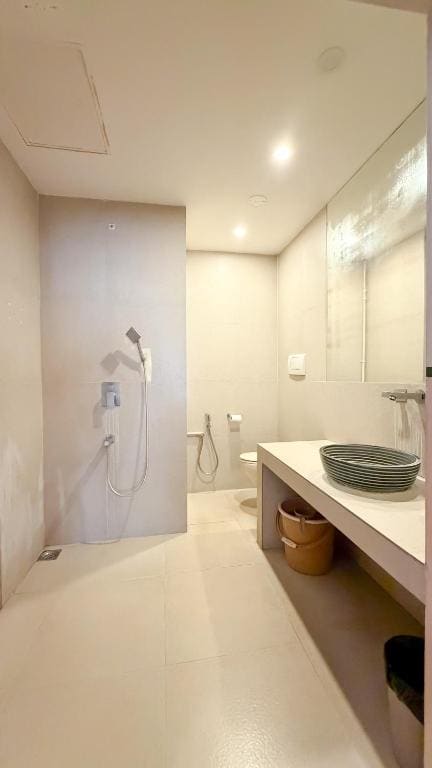 Deluxe King Room room - Image 2