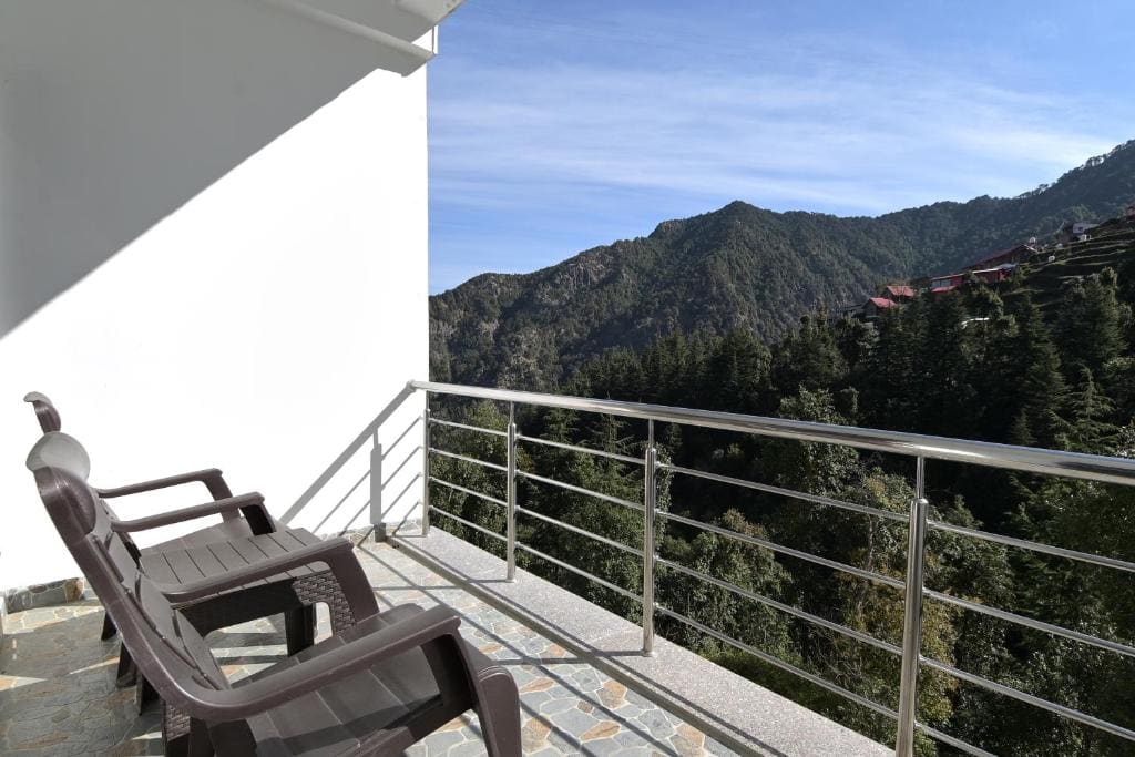 Super Deluxe Room With Balcony - View of Valleys and Mountains room - Image 2