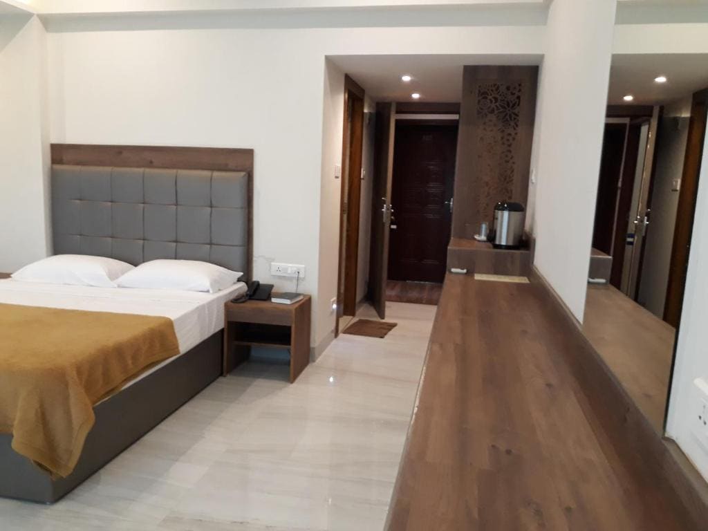 Deluxe Garden Facing Room room - Image 1